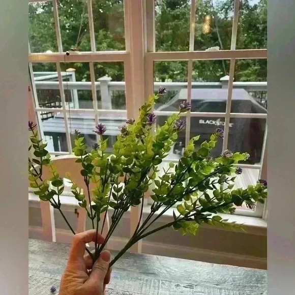 New in plastic Artificial Flower Stems Purple 4 stems included - Picture 3 of 3